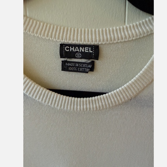 Share Vintage Women's Ivory Chanel Short Sleeve Knit Tee Pocket Gold Button - Picture 5 of 8